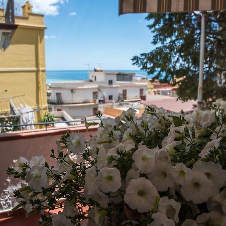 La Maison Dorée Giardini-Naxos Habitación foto